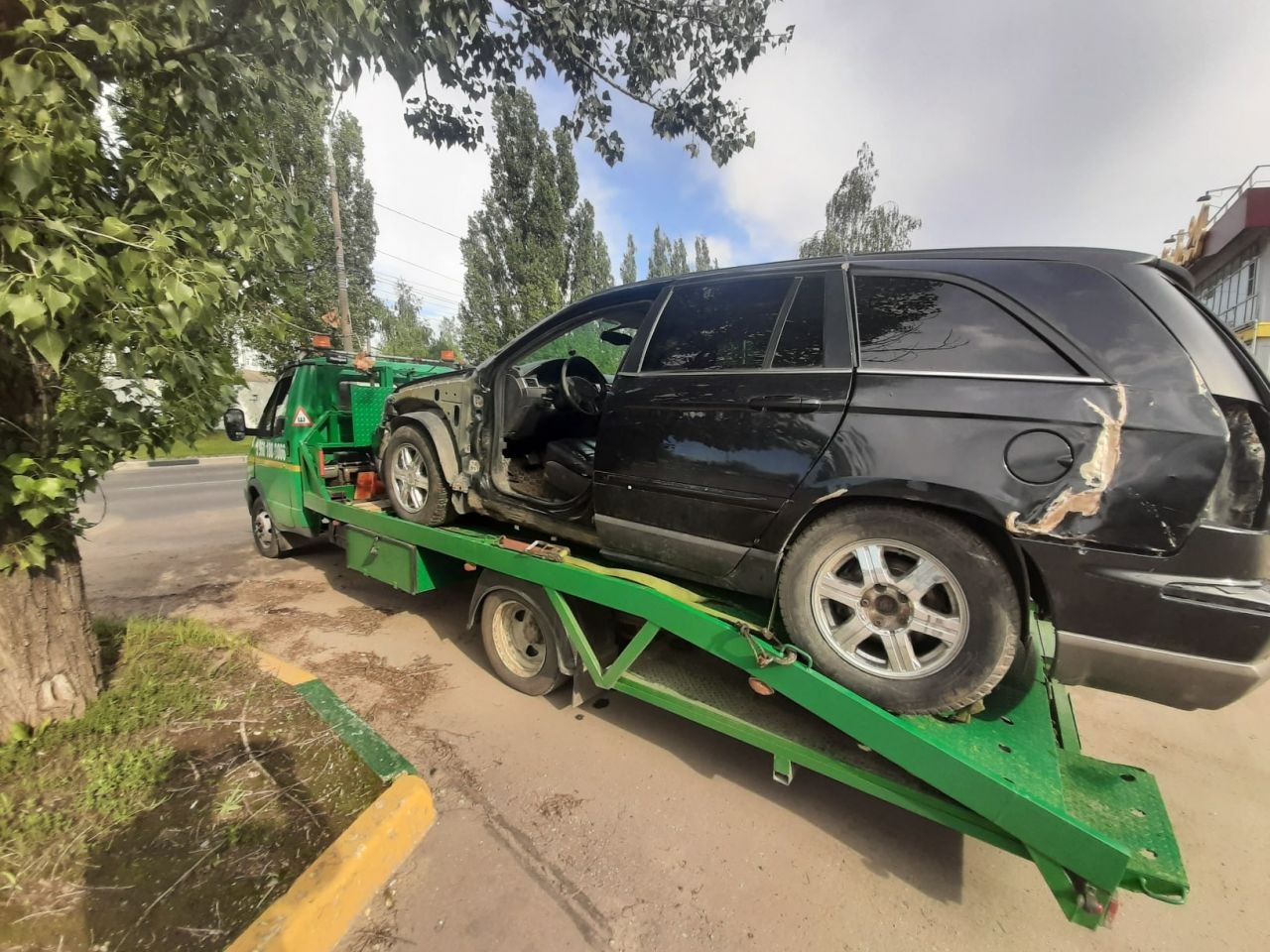 Услуги эвакуатора по городу и области