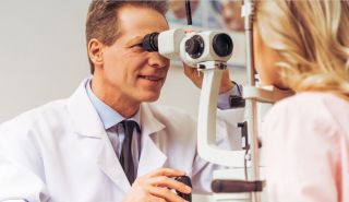 Чем занимается врач офтальмолог, какие исследования проводит и какие патологии лечит?