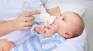 Как понять, что новорожденному не подходит детское питание?