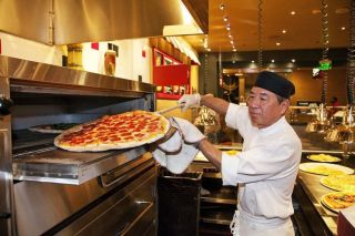 Работа пиццамейкер, свежие вакансии, поиск работы в Москве