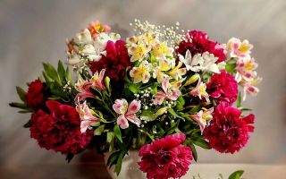 Авторские букеты цветов / Интернет-магазин цветов RozaVam.ru