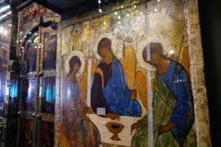 «Святая Троица» Андрея Рублева останется на реставрацию в Третьяковской галерее
