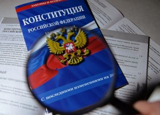 Бураков: в Конституции 1993 года не было ни одного упоминания про пенсионеров, а это нужно исправлять