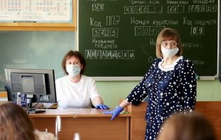 Мэр Москвы сделал предложение отменить обязательный масочный режим в школах