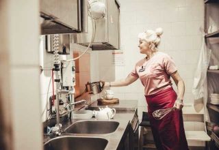 Уборщица - посудомойщица