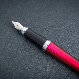 Подарочная ручка PARKER Urban Core Vibrant Magenta CT. Перьевая сувенирная ручка паркер F1931599