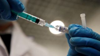 США планирует производство российской вакцины
