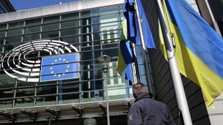 Еврокомиссия блокирует кредит Украине на €1,5 млрд