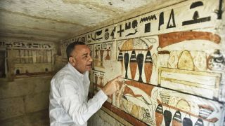 У древнейшей египетской пирамиды нашли пять гробниц