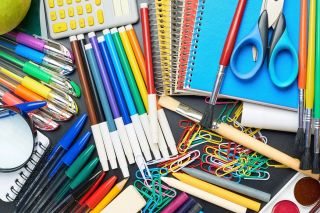 Где выгоднее всего покупать ручки и тетрадки для школы?