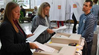 В Москве открылись избирательные участки голосования выбора мэра