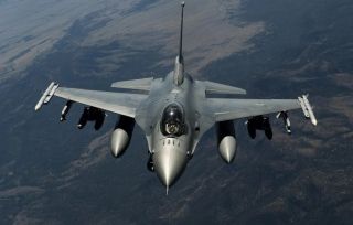 Норвегия передаст Украине истребители F-16