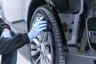 Как правильно чернить шины автомобиля самостоятельно?