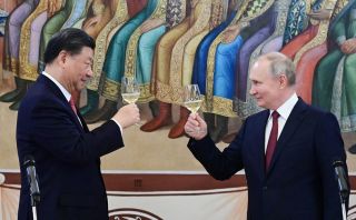 Песков: лидеры России и КНР Путин и Си Цзиньпин не обсуждали мирный план Киева по Украине