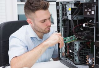 Как найти мастера по ремонту компьютеров для работы в офис?