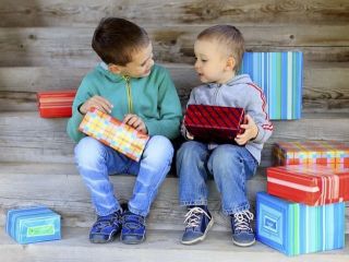 Что купить ребенку на день рождения: подарки детям и советы родителям