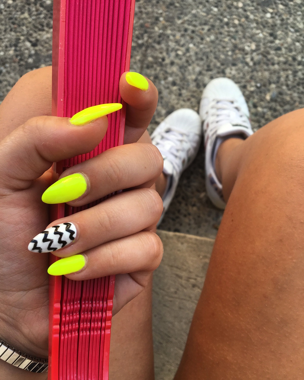 Яркие летние ногти для подростков