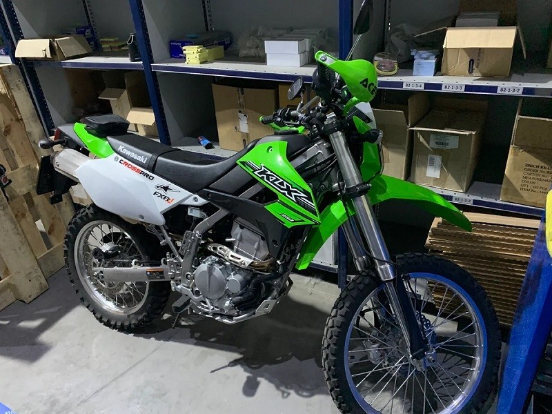 Продаю мотоцикл Kawasaki KLX 250, 2018 года выпуска