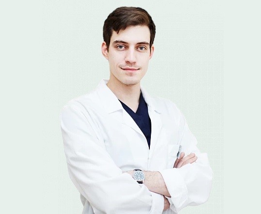 Гусаров Артем Максимович / Стоматолог-хирург, челюстно-лицевой хирург