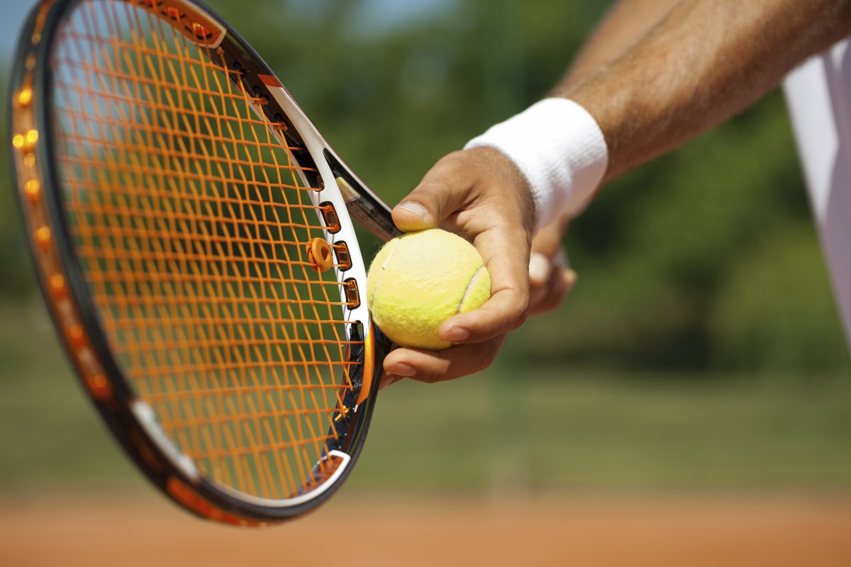 Sports tennis. Аслан Карацев теннис. Большой теннис. Ракетка теннисная. Ракетка на теннисном корте.